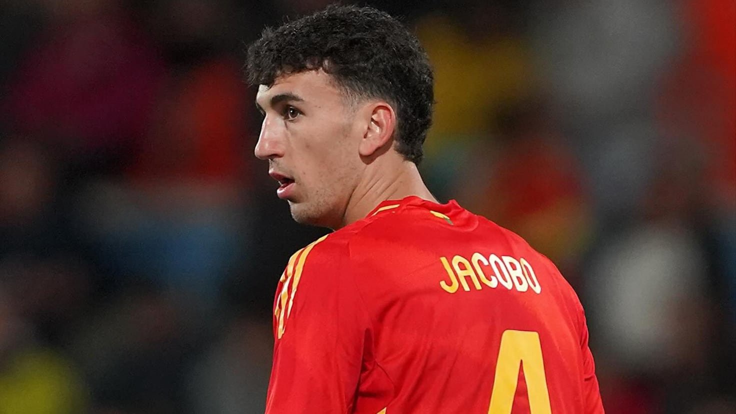 Jacobo Ramón draws Spain coach Luis de la Fuente attention