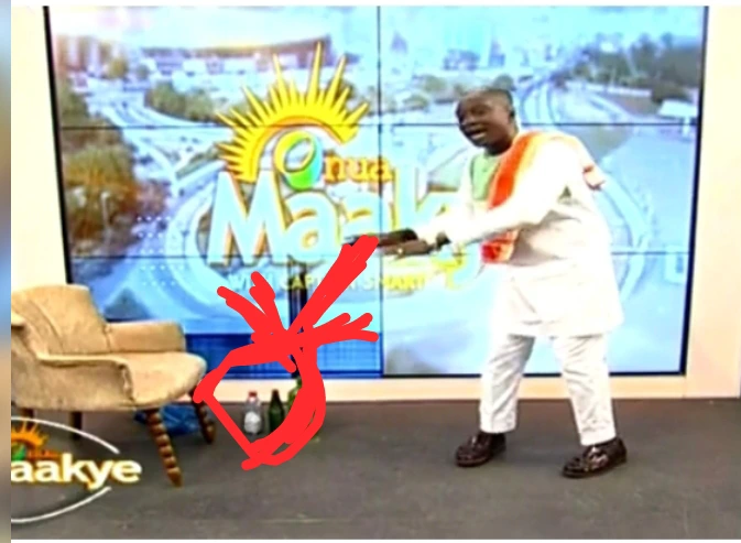 Captain Smart shocks Ghanaians as he storms Onua TV studio with an empty chair and schnapps.