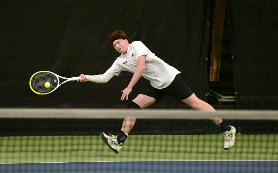 David Spencer reaches for the ball.