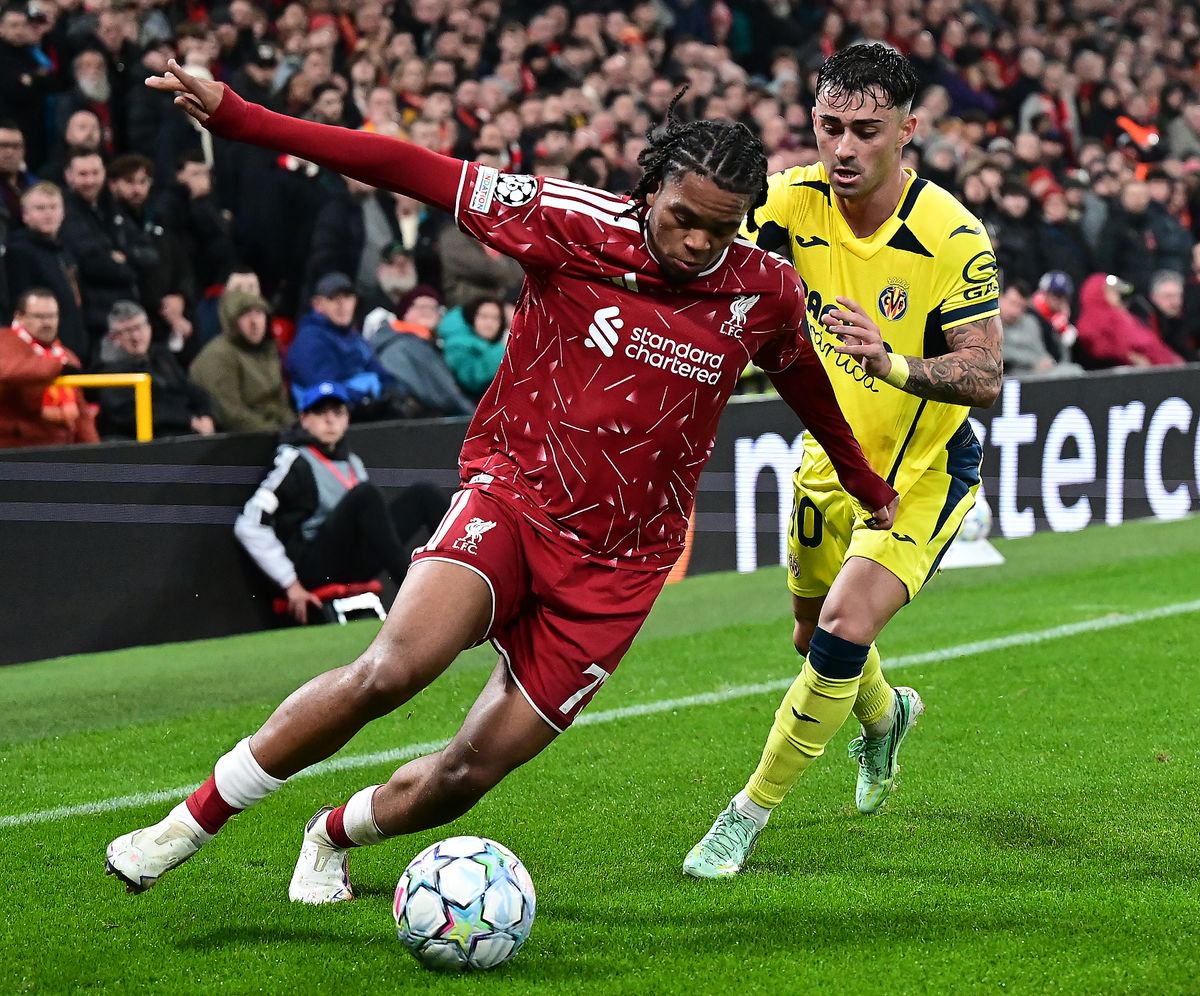Liverpool's Rio Ngumoha vies for possession with Villarreal's Alberto Moleiro during the UEFA Champions League 2026/27 League Phase MD3 match. 