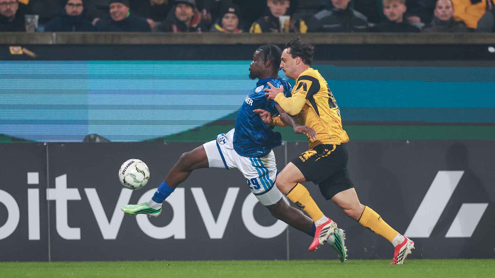 Spielszene Dresden-Schalke