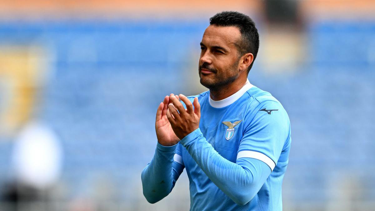 Pedro Rodríguez announced his retirement from professional football at age 39