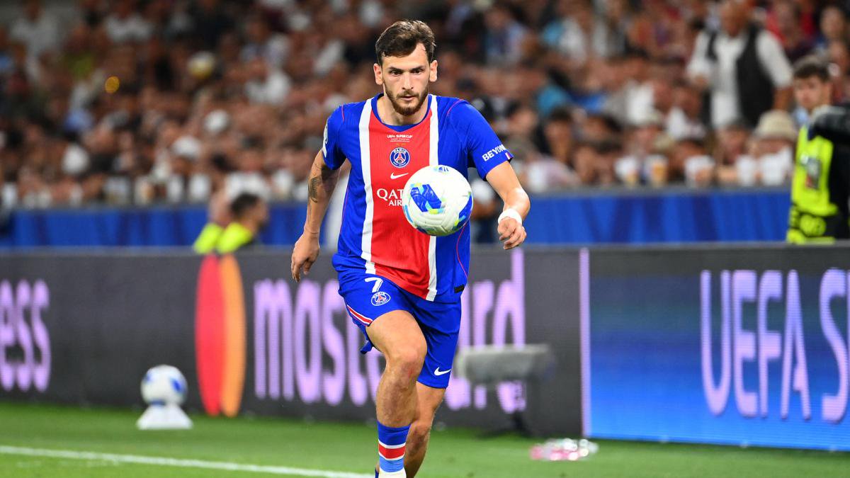 Khvicha Kvaratskhelia im PSG-Trikot