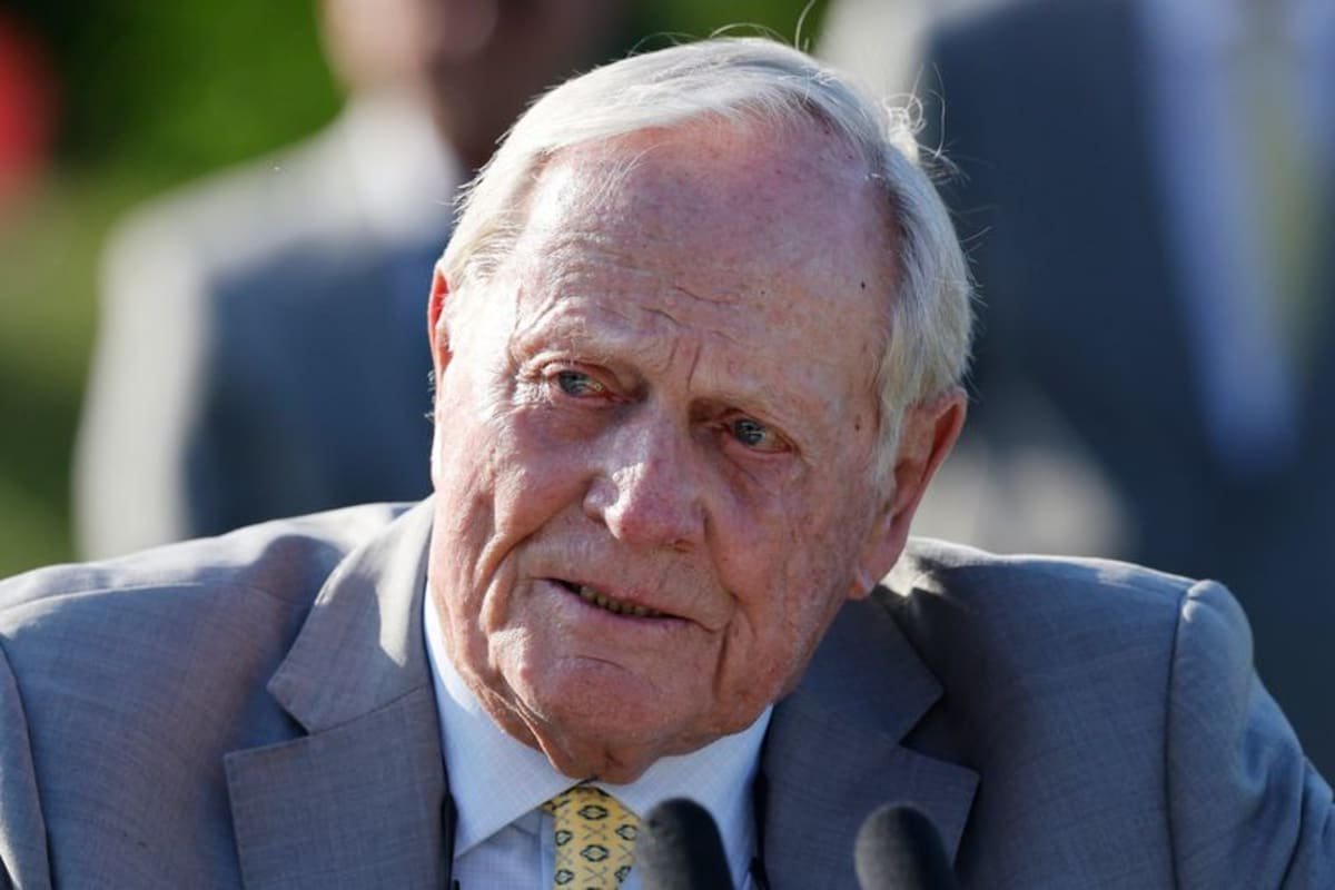 Jack Nicklaus speaks at a podium