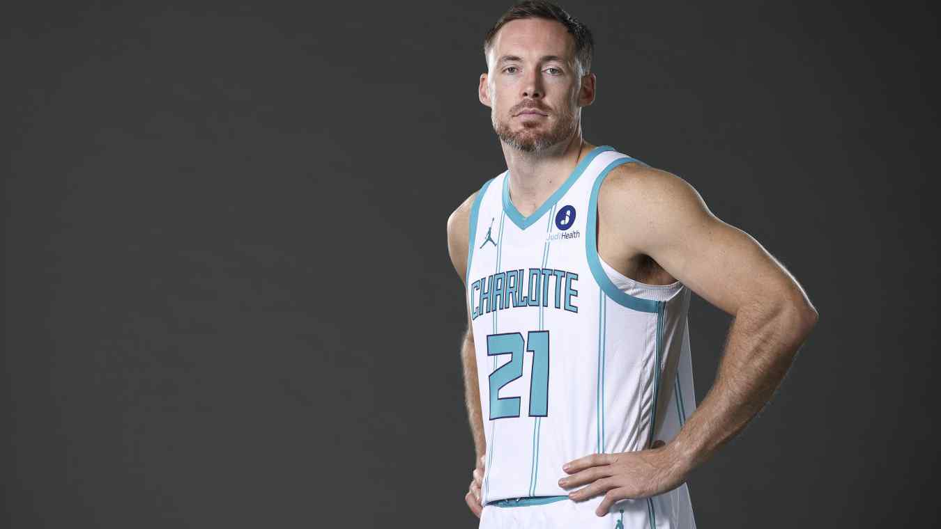Pat Connaughton Hornets