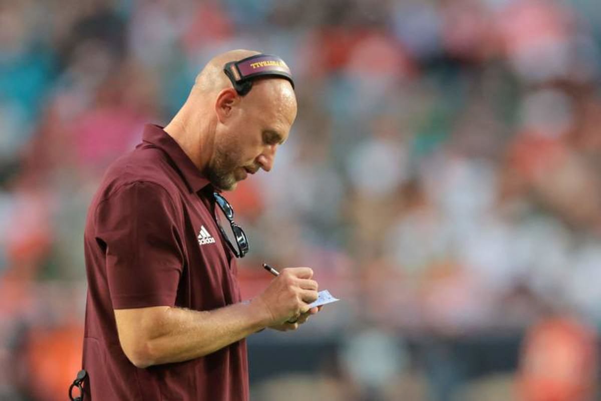 Central Michigan Chippewas head coach Matt Drinkall writes a note during the first quarter against the Miami Hurricanes at Hard Rock Stadium. (Sam Navarro-Imagn Images)