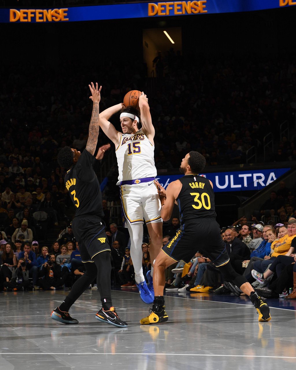 Austin Reaves of the Los Angeles Lakers looks to pass against the Golden State Warriors.