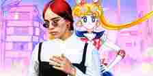 Billie Ellish in front of Sailor Moon manga's Usagi Tsukino