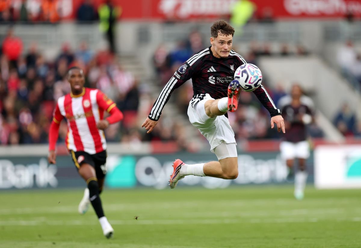Florian Wirtz controls the ball against Brentford
