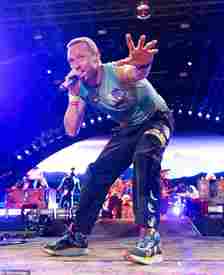 There were similar sound issues and complaints with Coldplay 's record breaking set on Saturday night, with some accusing frontman Chris Martin of miming