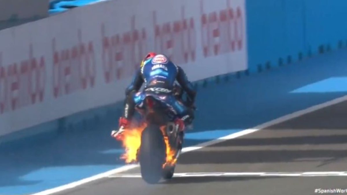 La Yamaha de Xavi Vierge prend feu à Jerez après une panne moteur (VIDÉO)