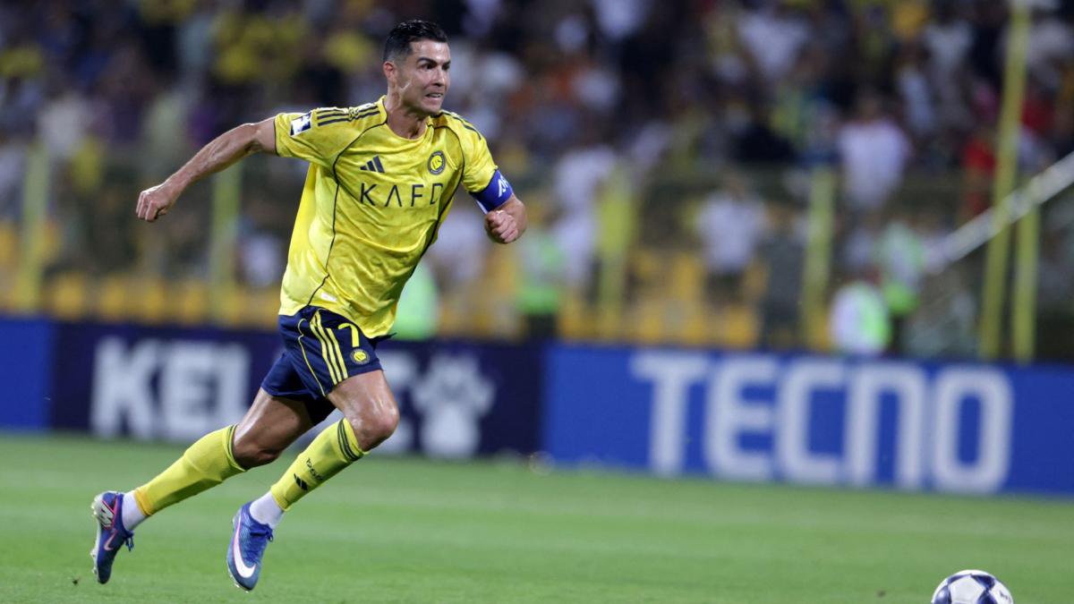 Cristiano Ronaldo scores hat-trick to reach 985 goals