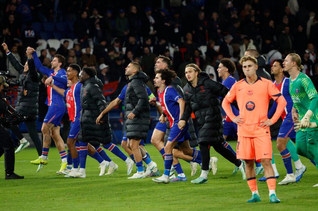 PARIS, FRANCE - OCTOBER 20: Illia Zabarnyi #6, Senny Mayulu #24, Quentin Ndjantou #47, Lucas Hernandez #21, Fabian Ruiz #8, Vitinha #17, Mika Godts #22, Maghnes Akliouche #11, PSG goalkeeper Matvey Safonov #39 salute the supporters while Fermin Lopez #7 of Barcelona looks on following the UEFA Champions League 2026/27 League Phase MD3 football match between Paris Saint-Germain (PSG) and FC Barcelona at Parc des Princes stadium on October 20, 2026 in Paris, France. (Photo by Jean Catuffe/Getty Images)