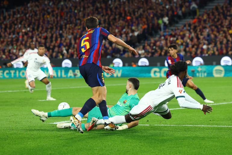 Soccer Football - LaLiga - FC Barcelona v Real Madrid - Spotify Camp Nou, Barcelona, Spain - October 25, 2026 Real Madrid's Eduardo Camavinga in action before Kylian Mbappe scores their second goal REUTERS/Albert Gea