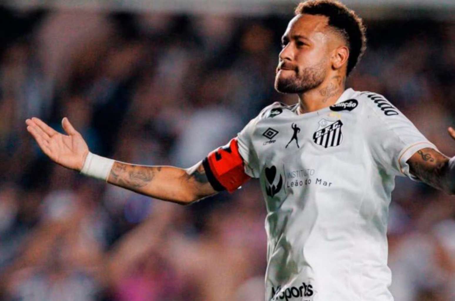 Neymar durante empate do Santos com o Flamengo, partida em que marcou dois gols