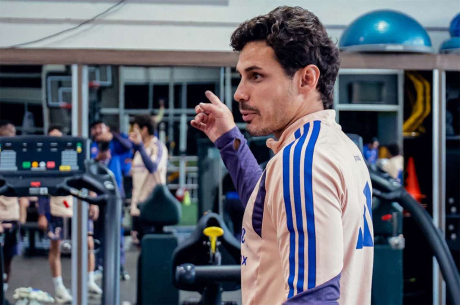 Raphael Veiga ainda tem futuro indefinido no América do México –