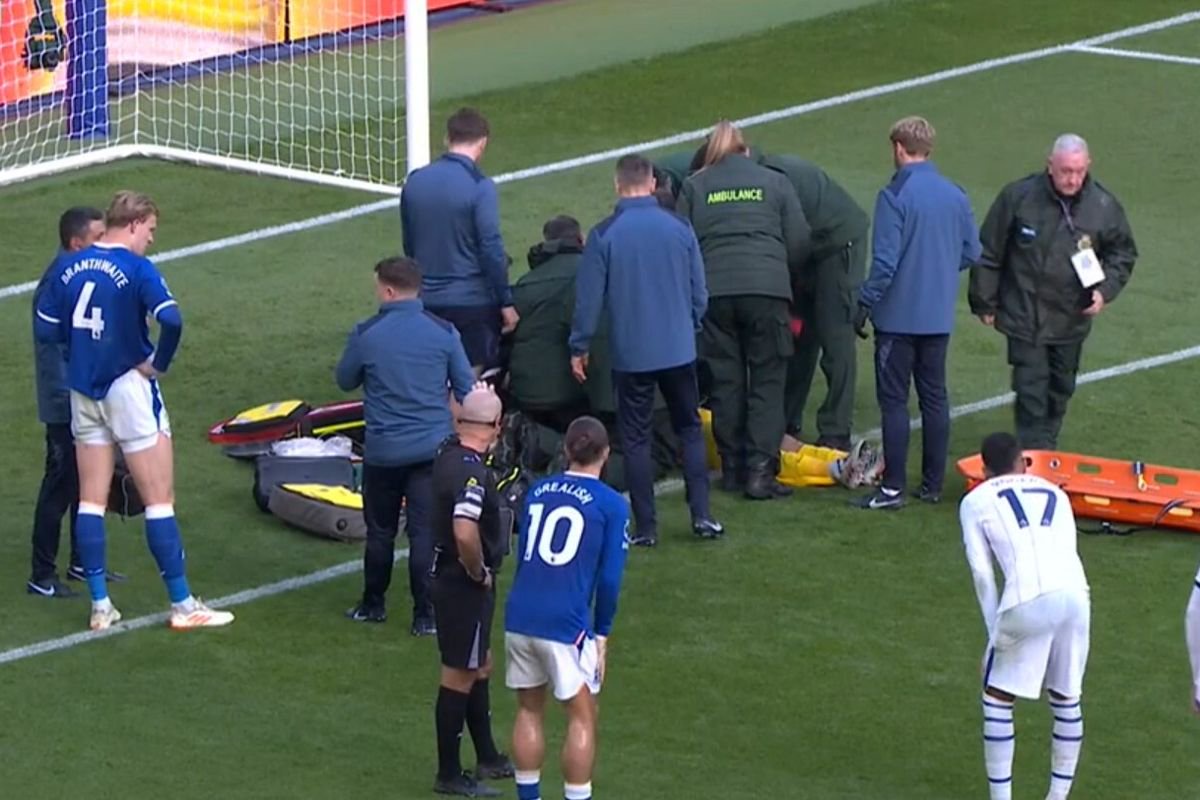 Chelsea goalkeeper Emi Martinez had to be stretchered off against Everton.