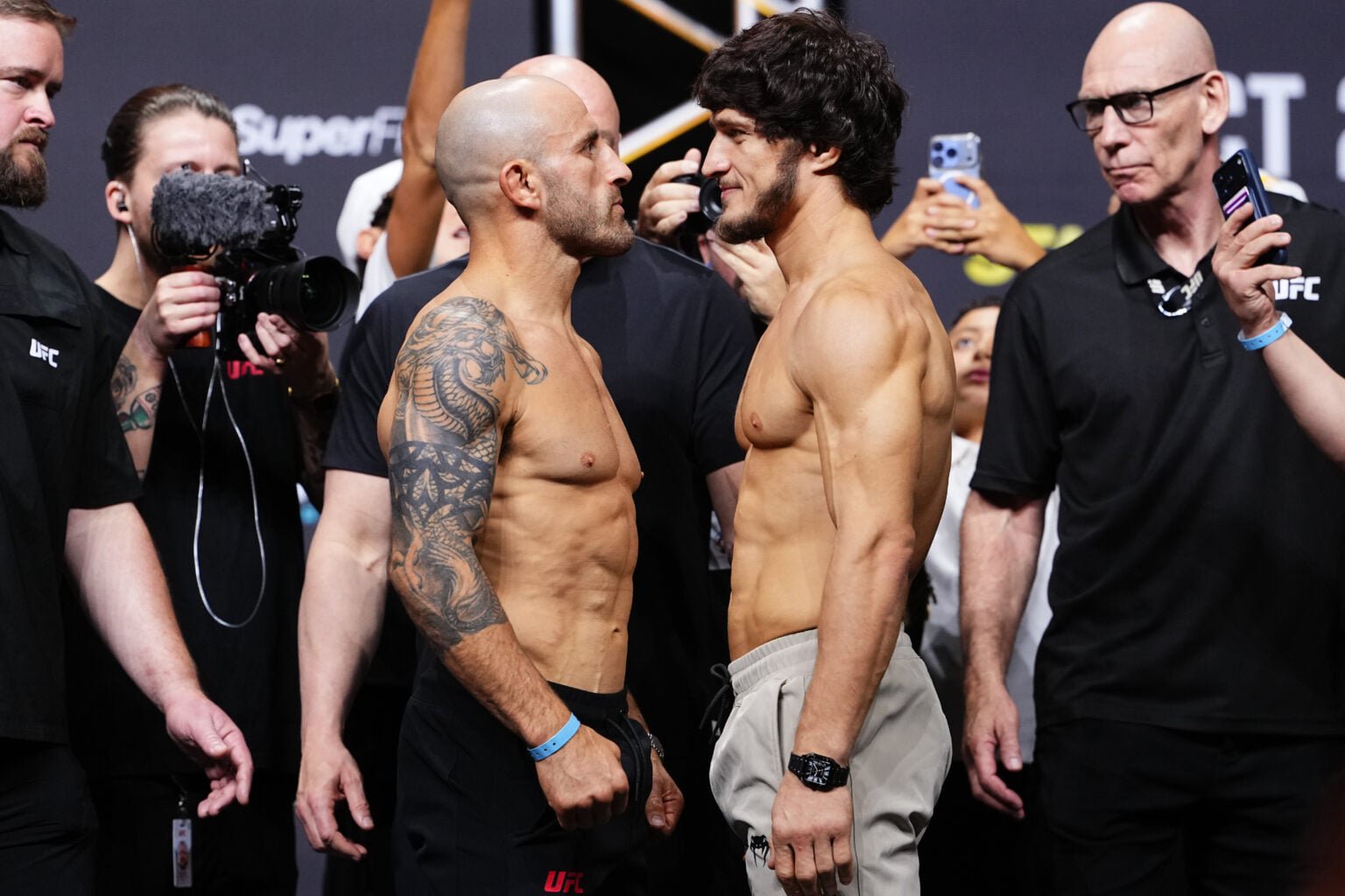 Alexander Volkanovski and Movsar Evloev face off at the UFC 333 ceremonial weigh-ins