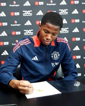 18 Years Old Nigerian Striker Chido Obi-Martin Joins Manchester United from Arsenal