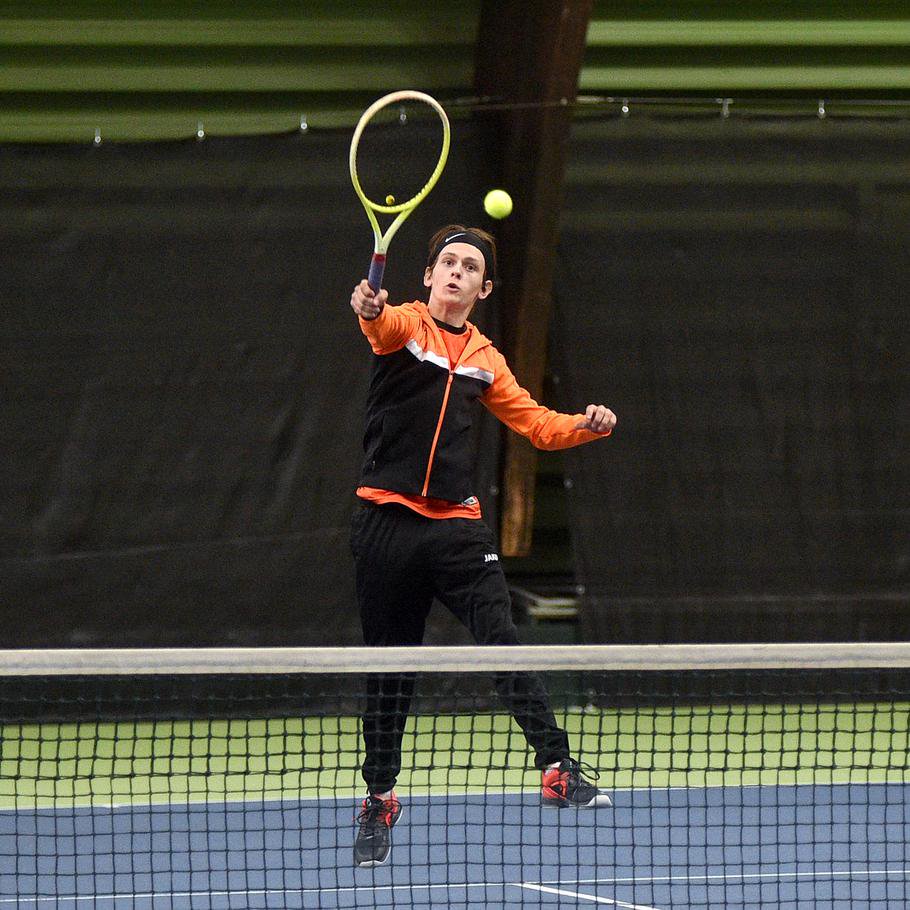 Conner Zarbo leaps to make a shot.