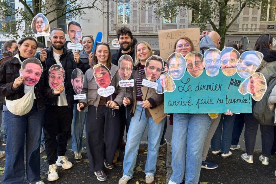 Les pancartes étaient de sortie.