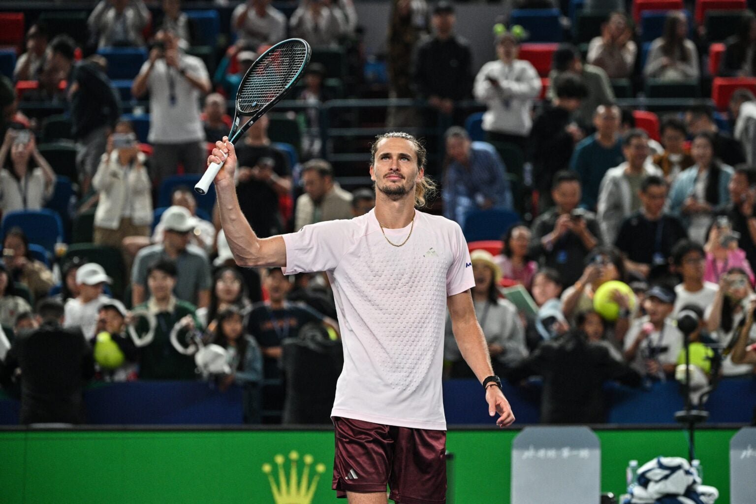 Alexander Zverev waves to the Shanghai Masters crowd.