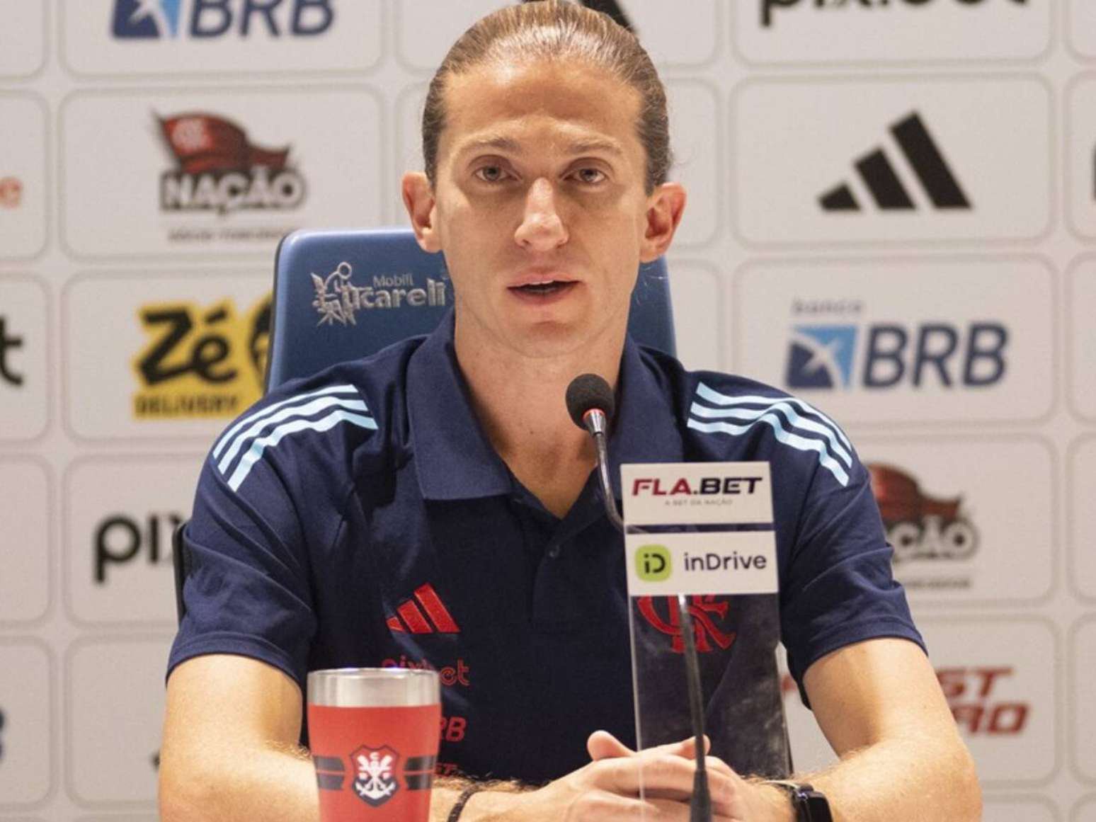Filipe Luís em coletiva no Maracanã (Foto: Reprodução)