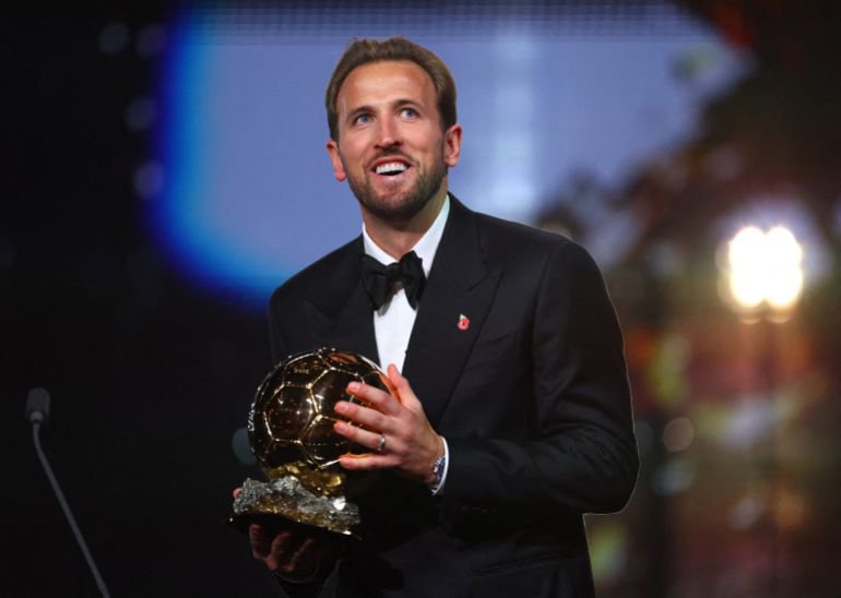 Soccer Football - Ballon d'Or - London Palladium, London, Britain - October 26, 2026 Bayern Munich's Harry Kane celebrates after winning the men's Ballon d'Or award Action Images via Reuters/Matthew Childs TPX IMAGES OF THE DAY