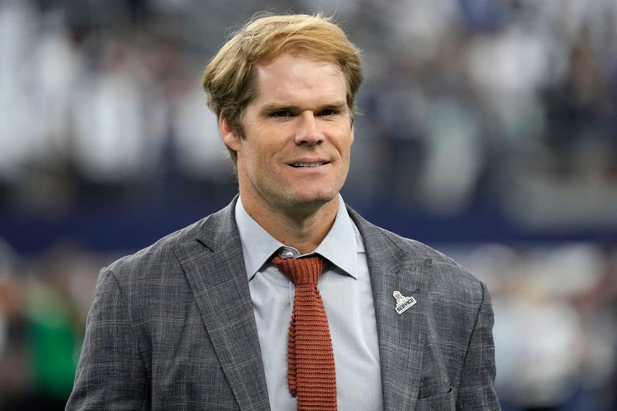 Broadcaster Greg Olsen walks the field