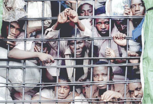 10 sad photos of the sufering prisoners go through 2