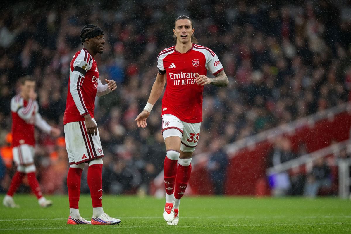 LONDON, ENGLAND - OCTOBER 24: Noni Madueke and Riccardo Calafiori of Arsenal FC during the Premier League 2026/27 match between Arsenal FC and Everton at Emirates Stadium on October 24, 2026 in London, England. (Photo by Sebastian Frej/MB Media/Getty Images)