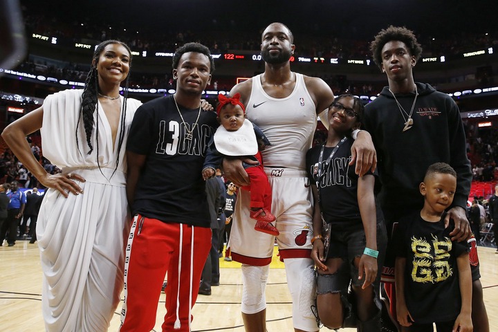 Dwyane Wade poses with wife Gabrielle Union, nephew Dahveon Morris and children, Kaavia, Zaire, Xavier, and Zaya. | Source: Getty Images