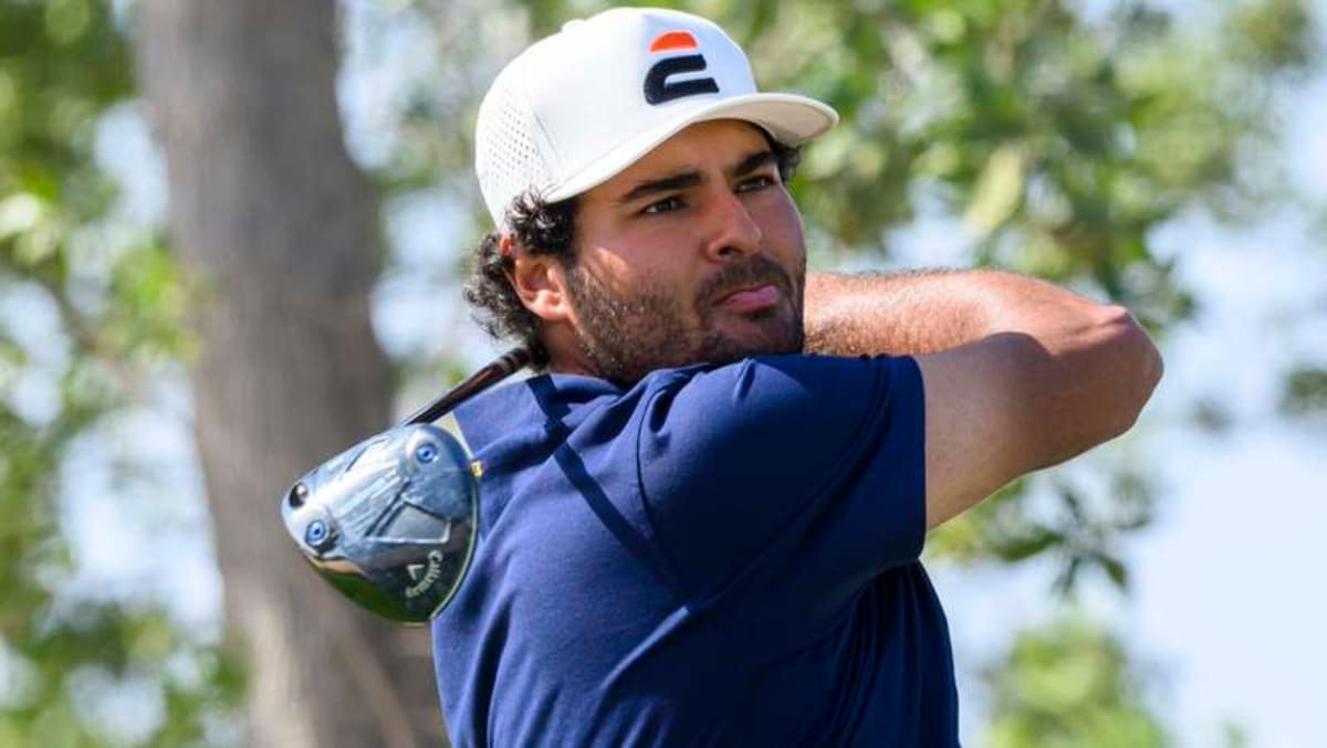 February 5, 2026, Doha, Qatar: Eugenio Chacarra of Spain tees off on the 6th hole during round one of the Qatar Masters 2026 golf tournament at the Doha Golf Club. Doha Qatar – ZUMAs197 20260205_aab_s197_068 Copyright: xNoushadxVariyattiyakkalx ©IMAGO/ZUMA Press Wire