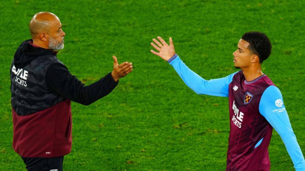 Nuno Espirito Santo and Divine Mukasa shake hands at the end of a game