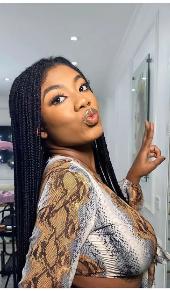 Though I must admit, that I'm not entirely a fan of BBNaija female housemate Angel, but I admire her personality as a creative brand. Angel Smith is a budding writer with admirable talent, and she has always been optimistic about her breakthrough soonest as a female author. Aside from her love for writing, she is also a content creator. Of course, she is a pretty lady, and she often likes to slay her beauty trends with little or no stress.