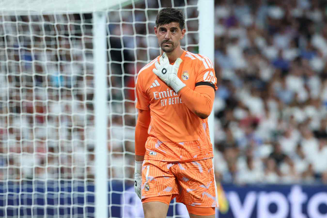 Real Madrid face a late setback before El Clásico as Thibaut Courtois falls ill, leaving Andriy Lunin in line to start in goal.
