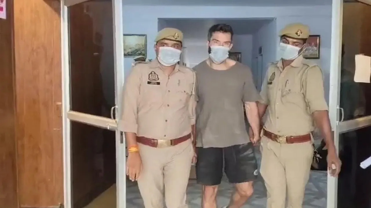 नेपाल बॉर्डर पर पकड़ा गया अमेरिकी नागरिक! बैग से मिली ऐसी चीजें कि जांच एजेंसियां भी हो गईं अलर्ट