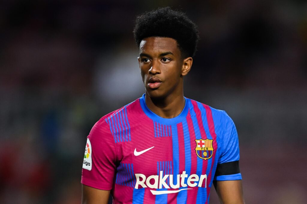 Jorge Mendes is making calls to try to set up the departure of one of his clients, Alejandro Baldè, who’s not playing much at Barcelona.