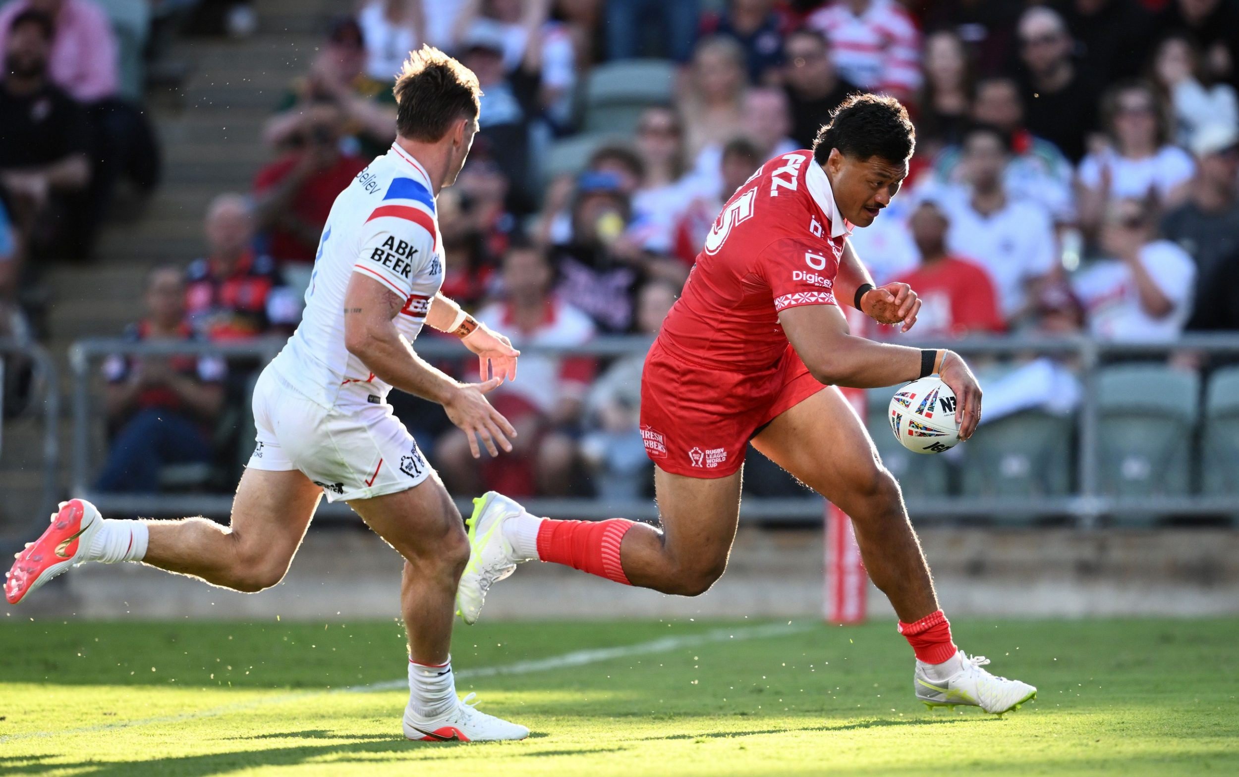 Stefano Utoikamanu (R) of Tonga crosses over to score a try during the Men's Rugby League World Cup Group A match between England and Tonga at HBF Park in Perth, Australia, 17 October 2026.