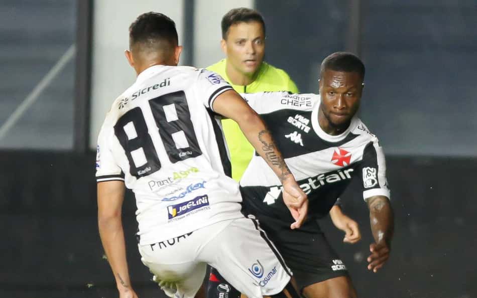 Loide Augusto em campo pelo Vasco