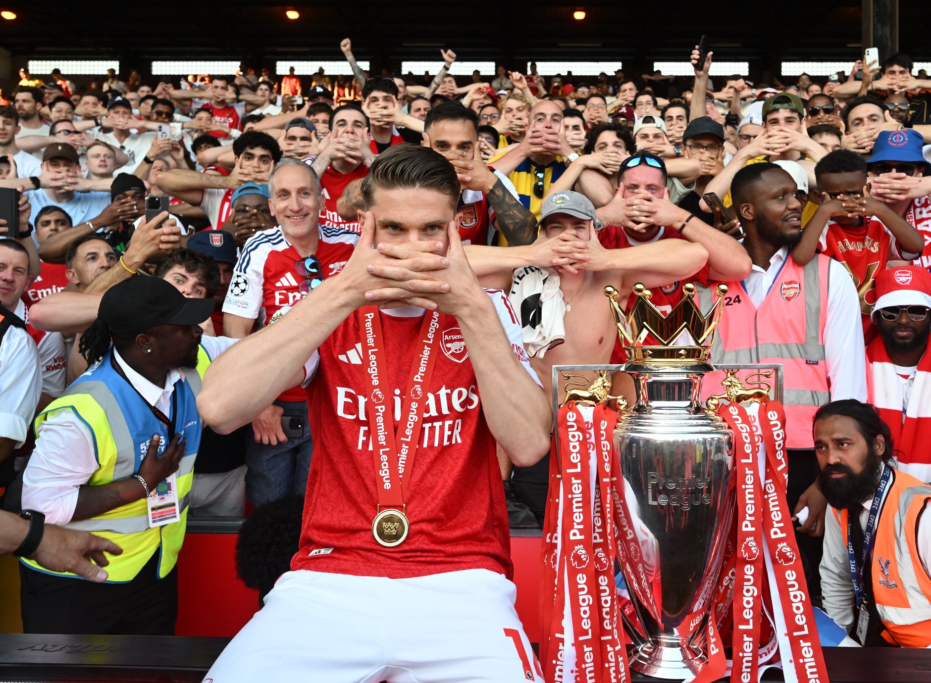 Viktor Gyokeres celebrates Arsenal's Premier League title success