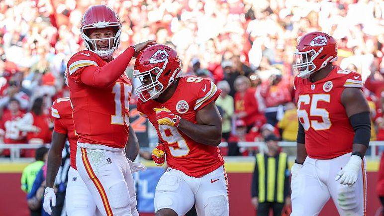 Patrick Mahomes congratulates Kenneth Walker after he scores a touchdown for the Kansas City Chiefs against the Los Angeles Chargers in October 2026