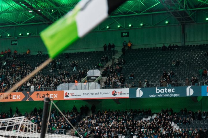 Ein fast leerer Block im Gladbach-Stadion.