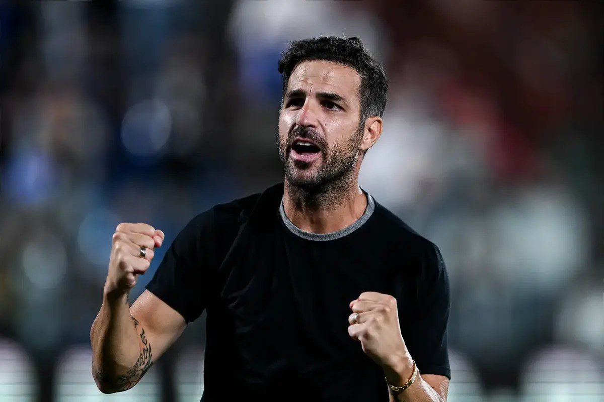 Manchester United hold internal talks over Cesc Fabregas move