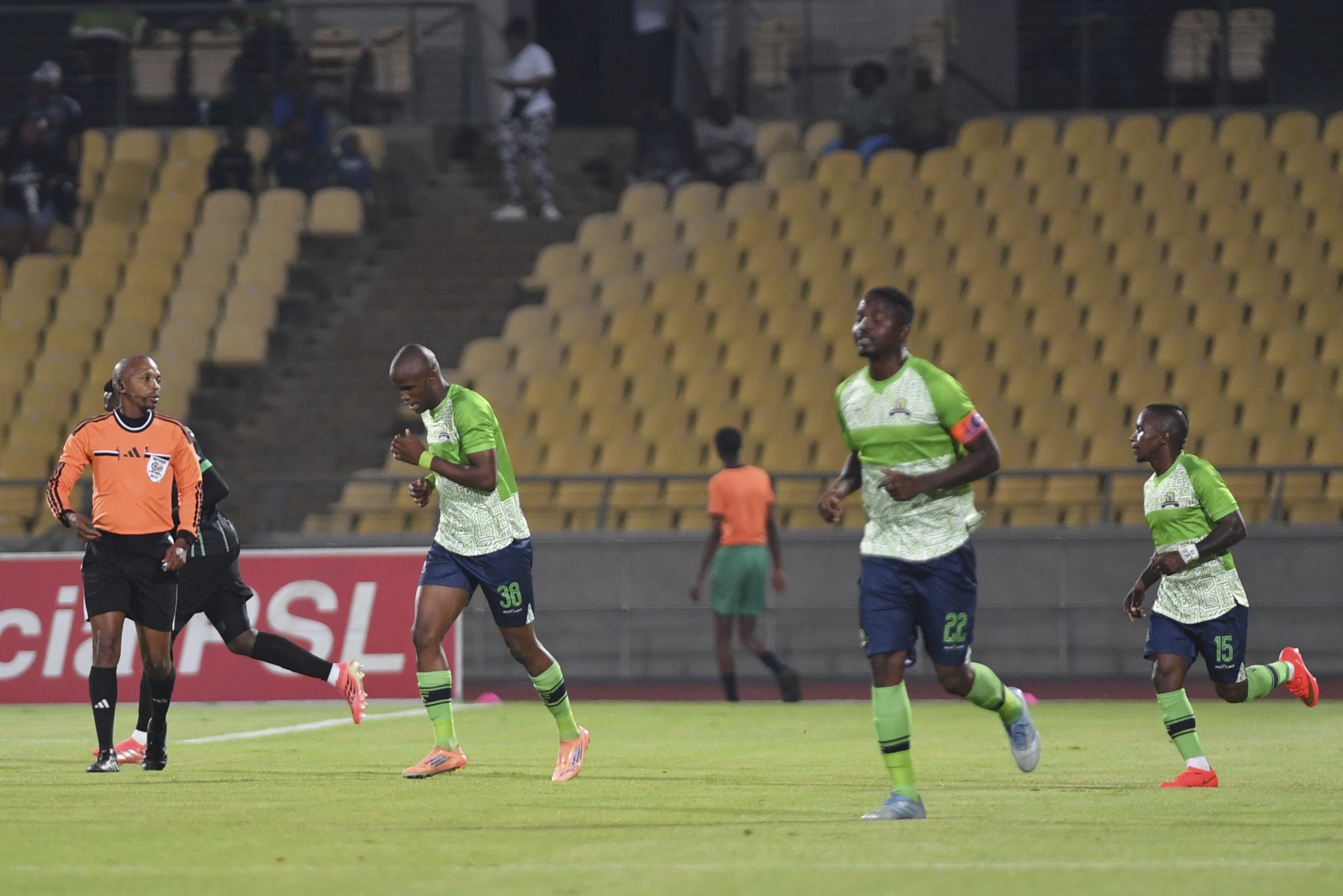 Aubrey Sihlali of Marumo Gallants celebrates goal with team mates during the Betway Premiership 2026/27 match between Marumo Gallants and Siwelele FC at Royal Bafokeng Stadium in Rustenburg on 30 October 2026 ©Phakamisa Lensman/Backpagepix