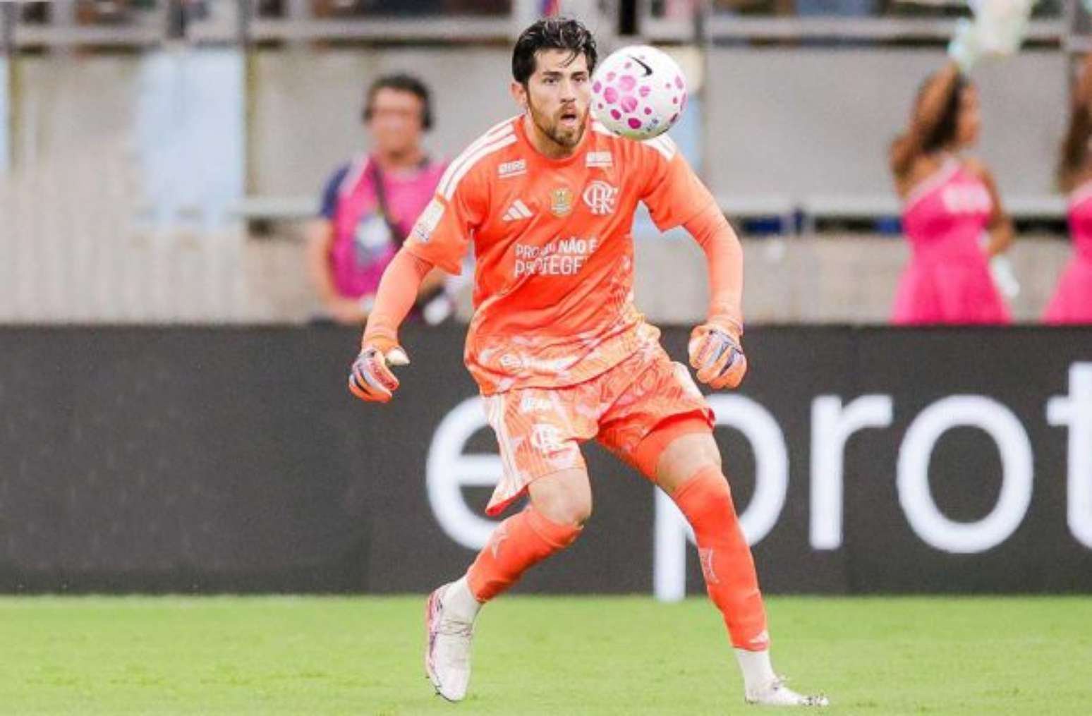 Rossi pretende seguir no Flamengo –
