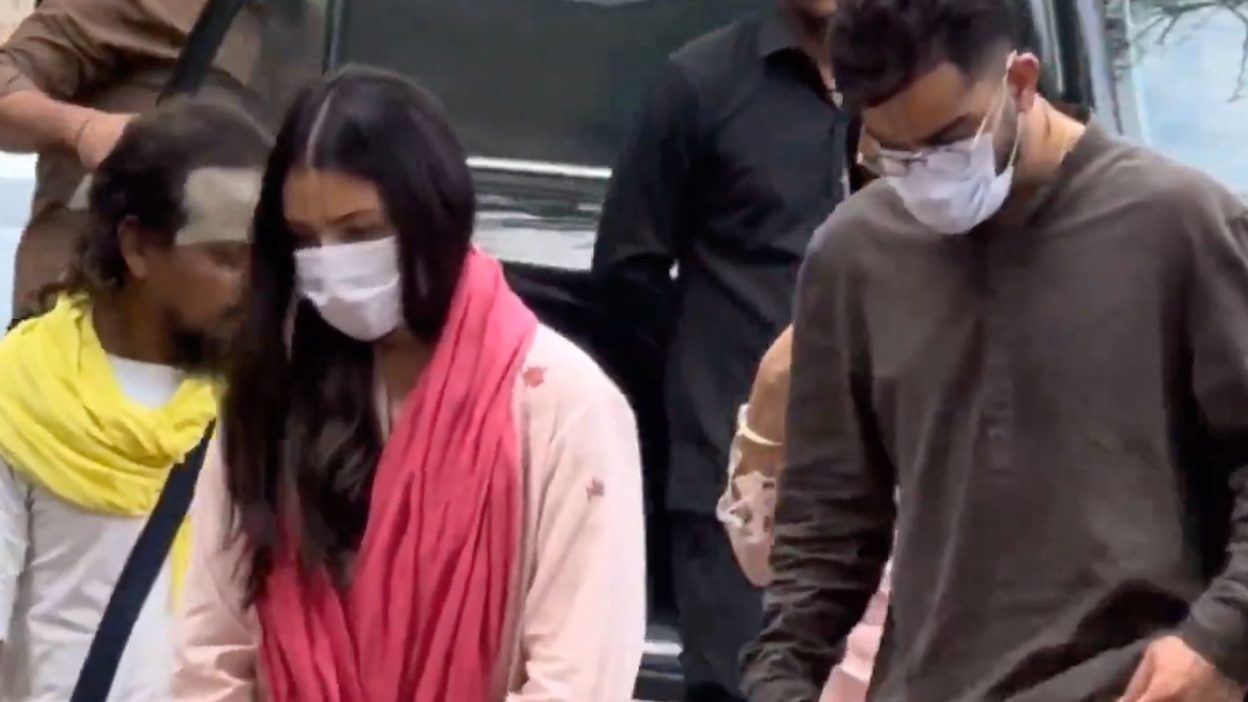 Virat Kohli, Anushka Sharma Visit Premanand Maharaj After RCB's IPL 2026 Triumph; Viral Video Surfaces (Watch)