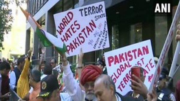 प्राकृतिक संपदा की लूट 