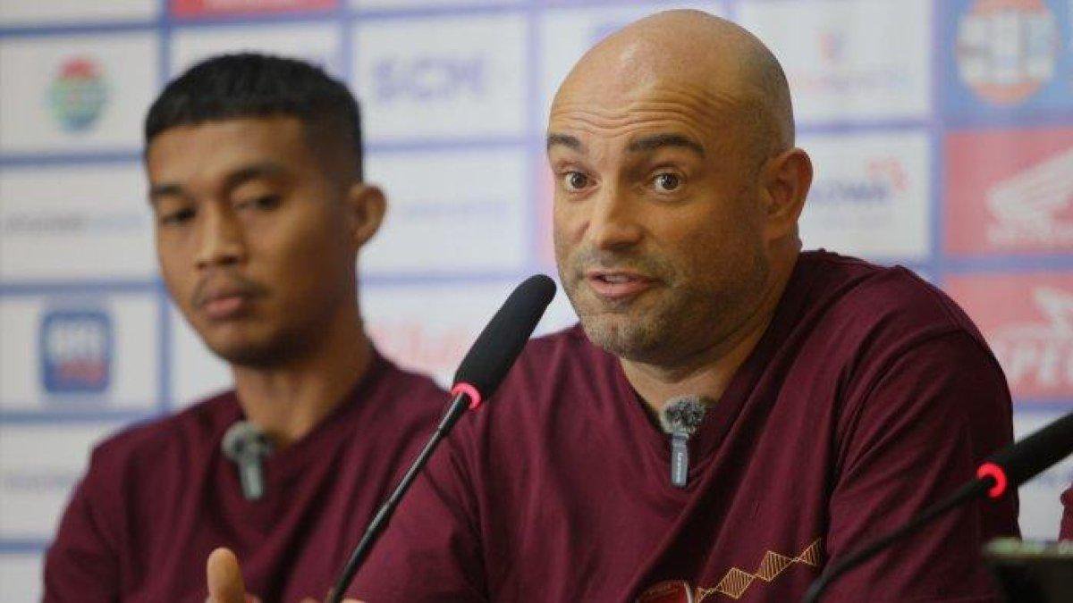 Pelatih PSM Makassar Bernardo Tavares kecewa atas kekalahan timnya dari Dewa United pada pekan kedua Liga 1 2023/2024, Sabtu (8/7/2023) sore.