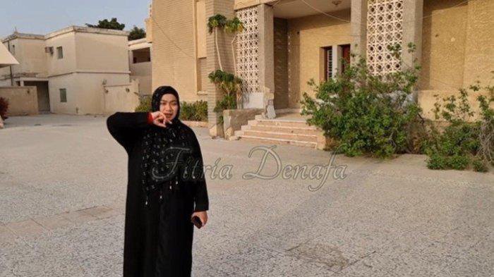 Fitria Denafa, mantan pedangdut keliling, kini bekerja di keluarga Raja Arab. 